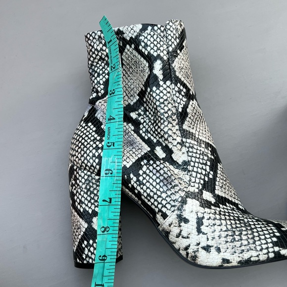COPY - Aldo snakeskin chunky heel boots size 8.5 - Picture 4 of 6